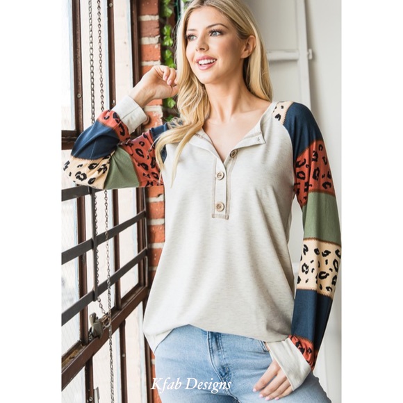 ❤️ LAST ONE! Puff Sleeve Animal Print Contrast Super Soft Henley! - Picture 3 of 9